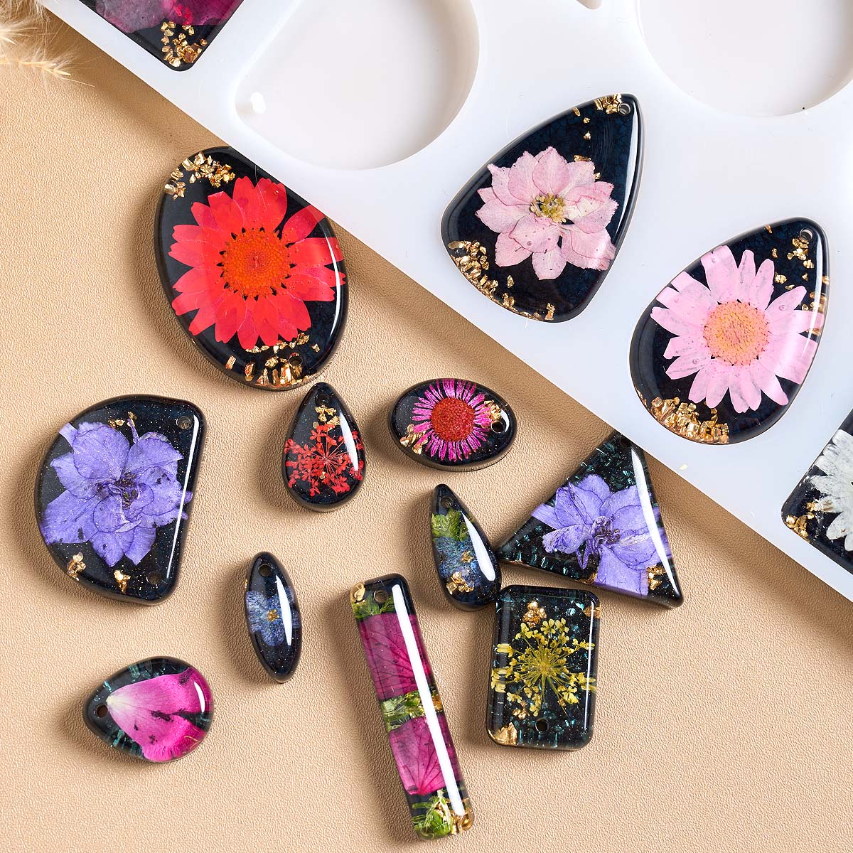 Time Stone Pendant Silicone Mo - огляд і ціна Resin Art Necklace