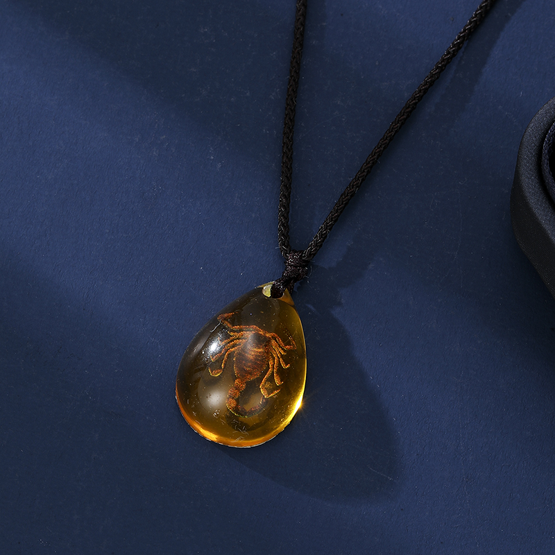 Retro Amber Pendant Necklace F - огляд і ціна Resin Art Necklace
